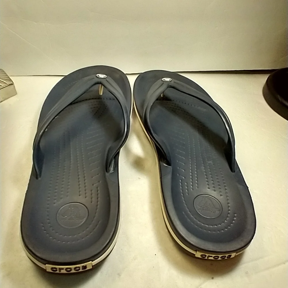 Crocs Crocband Blue Flip Flops Sandals Men’s sz 10.